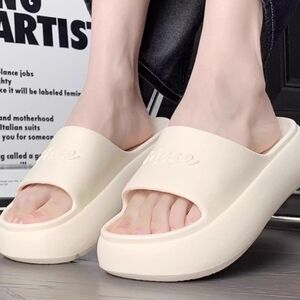 women shoes Slippers